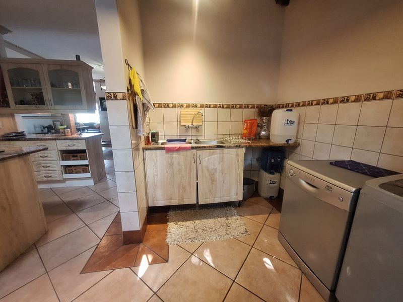 Seven bedroom property plus extras! - Photo 8