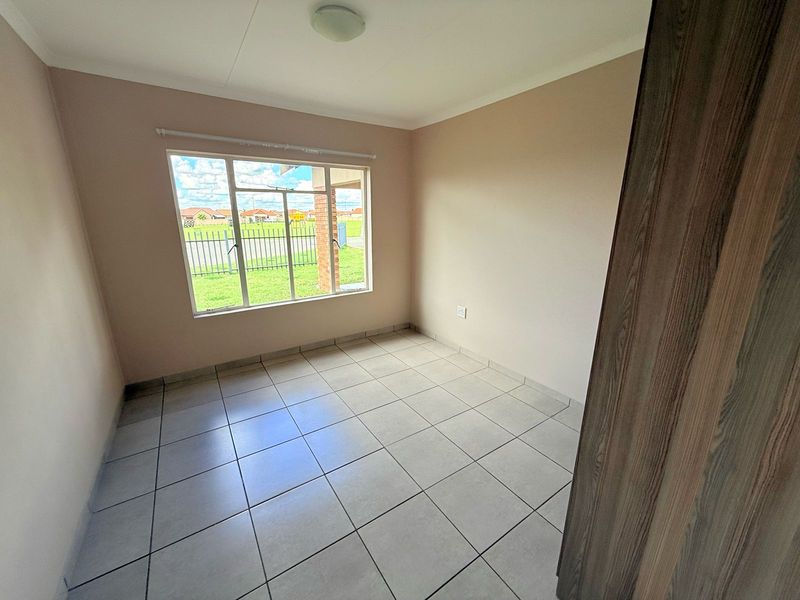 Spacious Townhouse for sale - Photo 10