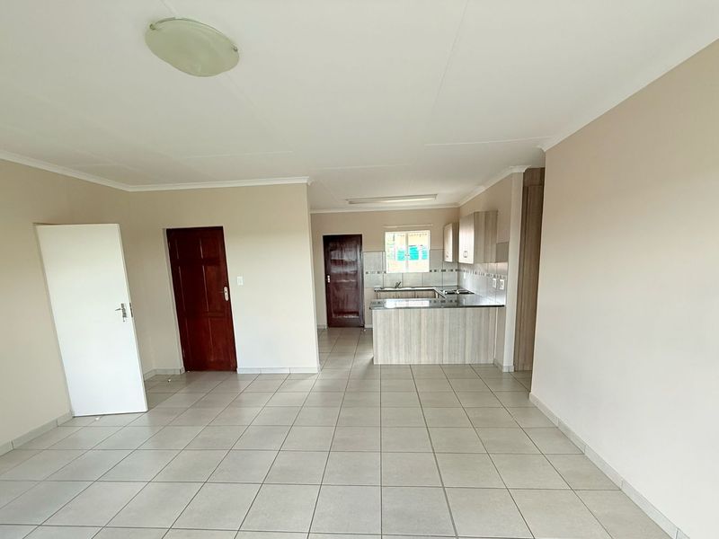 Spacious Townhouse for sale - Photo 9