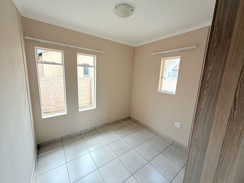 Spacious Townhouse for sale - Photo 6