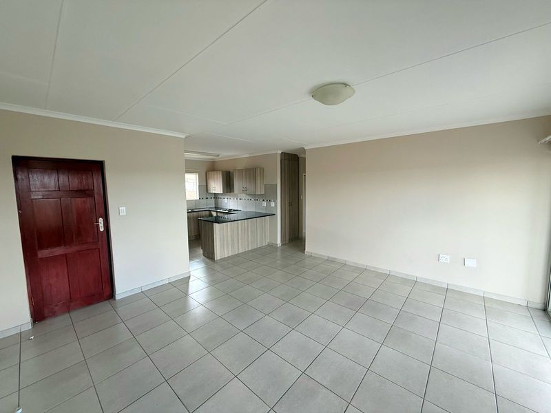 Spacious Townhouse for sale - Photo 8