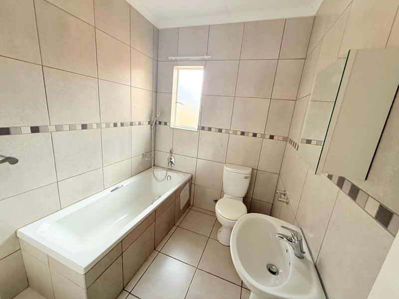 Spacious Townhouse for sale - Photo 4