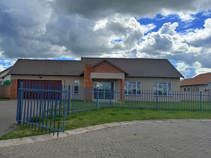 Spacious Townhouse for sale - Photo 2