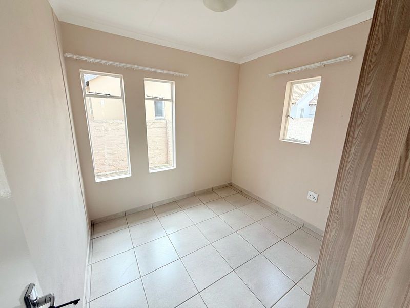 Spacious Townhouse for sale - Photo 5