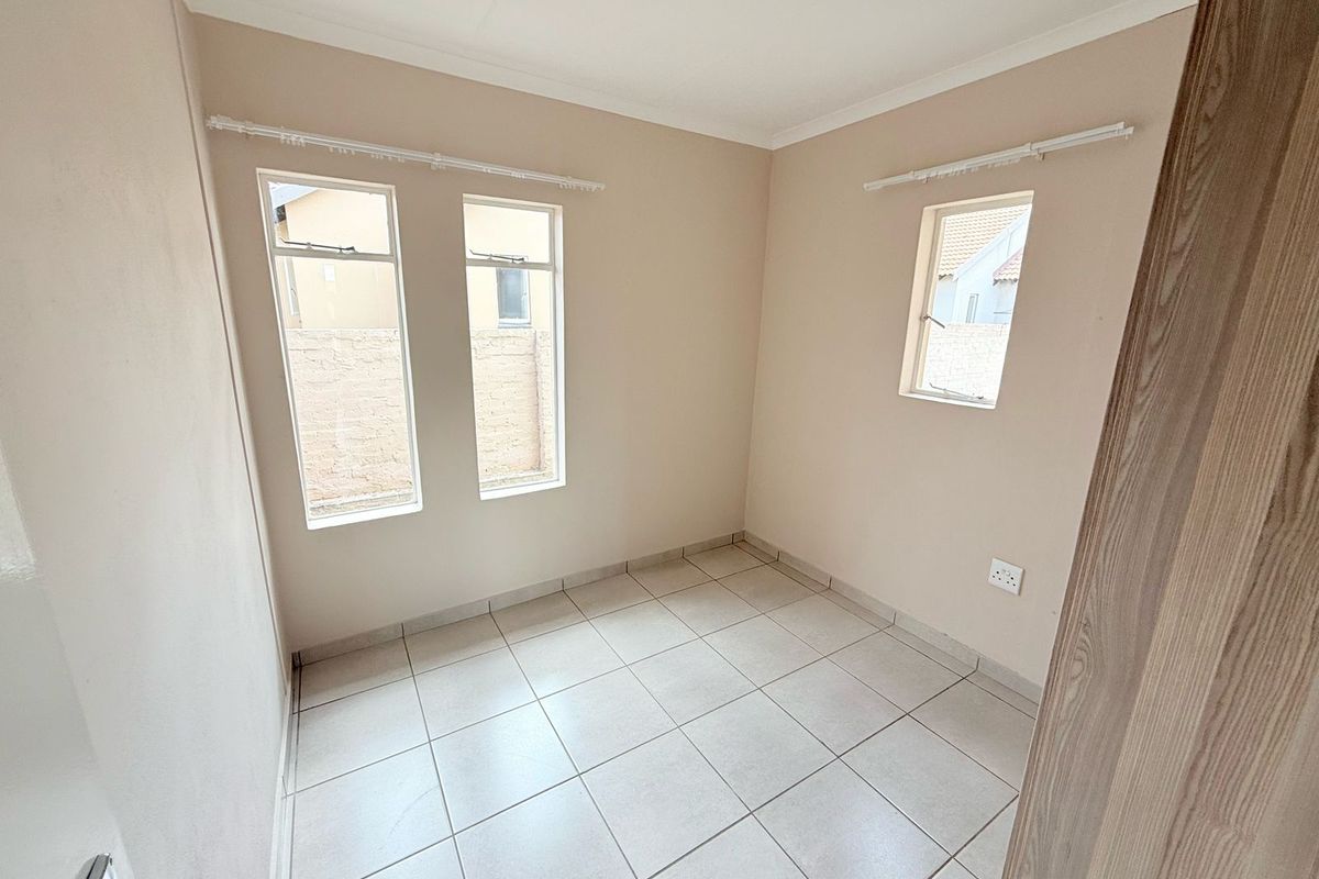 Spacious Townhouse for sale - Photo 5
