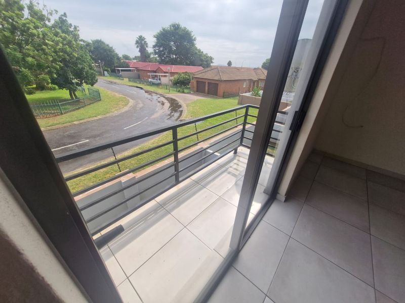 Duplex Rental Monthly In Rustenburg - Photo 8