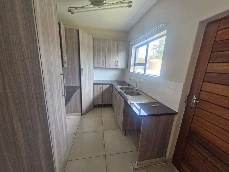 Duplex Rental Monthly In Rustenburg - Photo 2