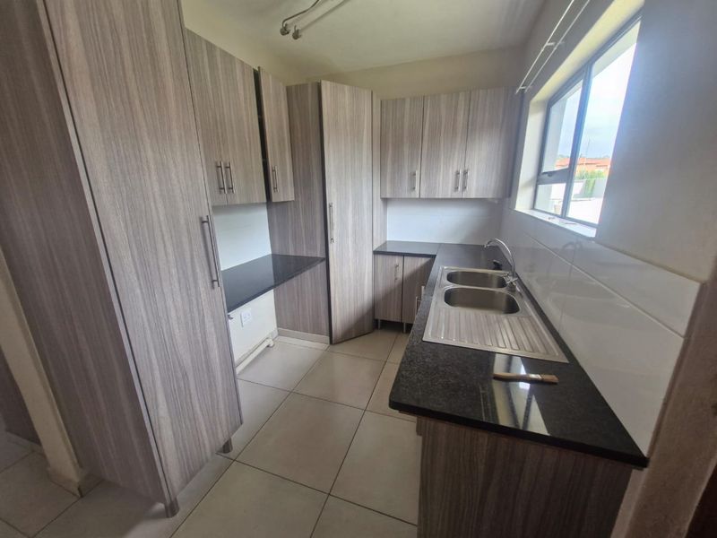 Duplex Rental Monthly In Rustenburg - Photo 4