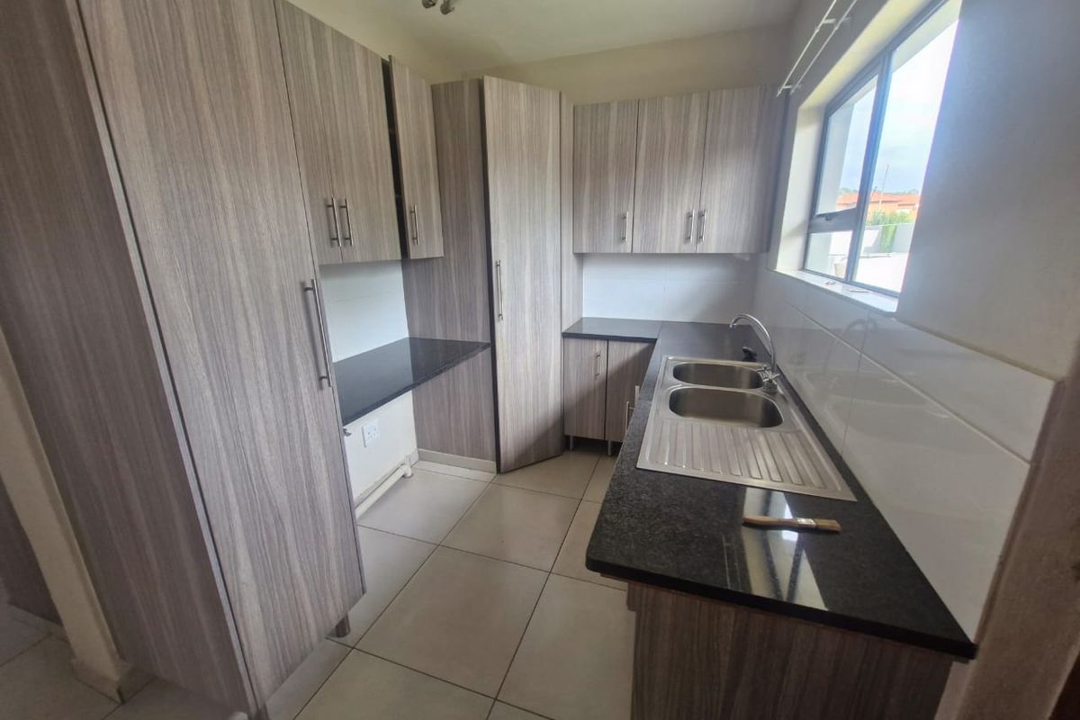 Duplex Rental Monthly In Rustenburg - Photo 4