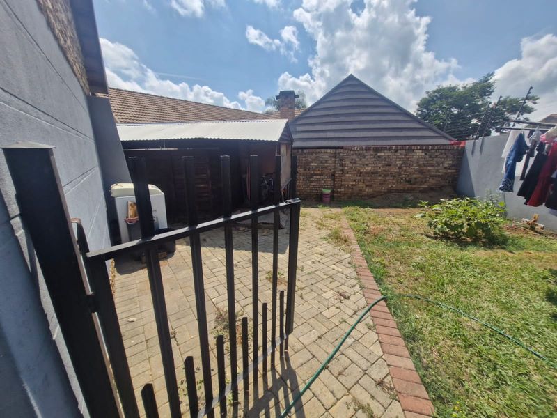 Townhouse For Sale In Rustenburg - Photo 10