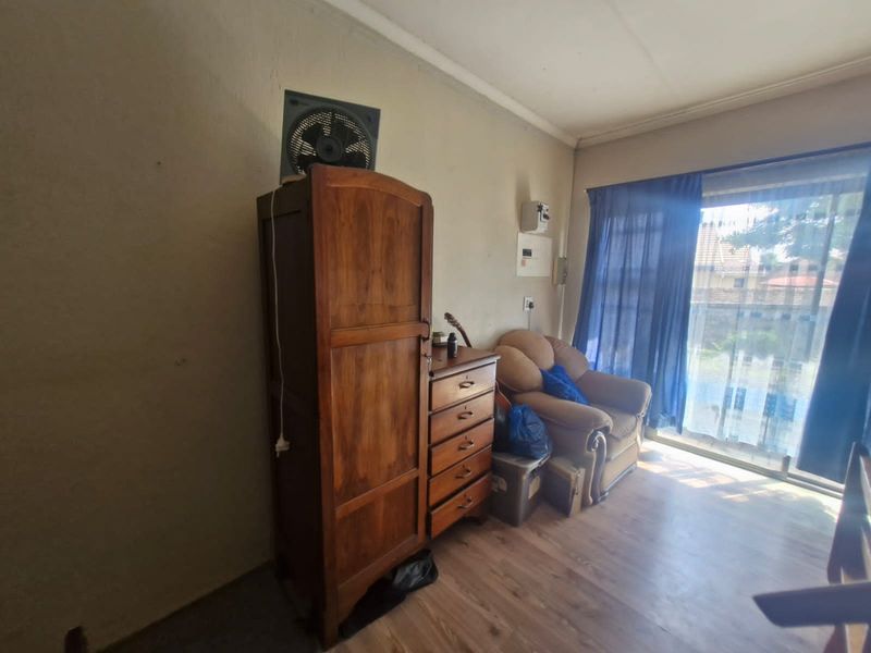 Townhouse For Sale In Rustenburg - Photo 9