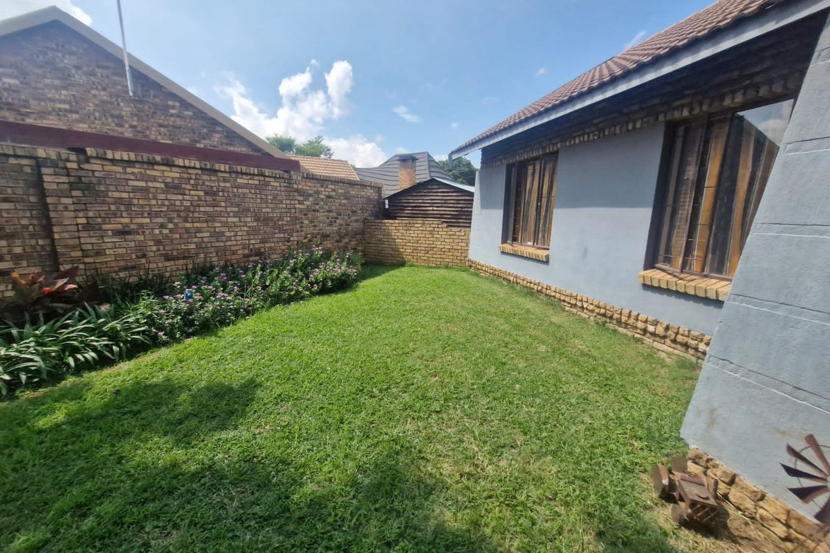 Townhouse For Sale In Rustenburg - Photo 2