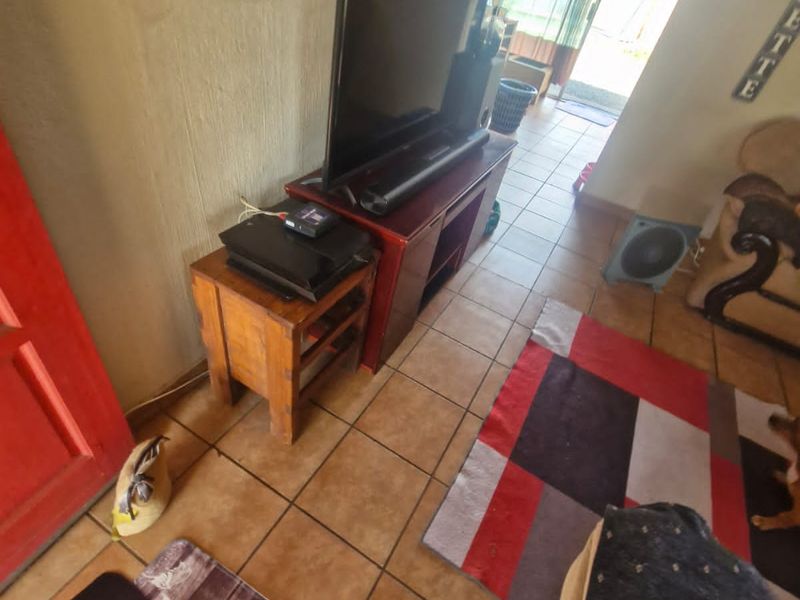 Townhouse For Sale In Rustenburg - Photo 4