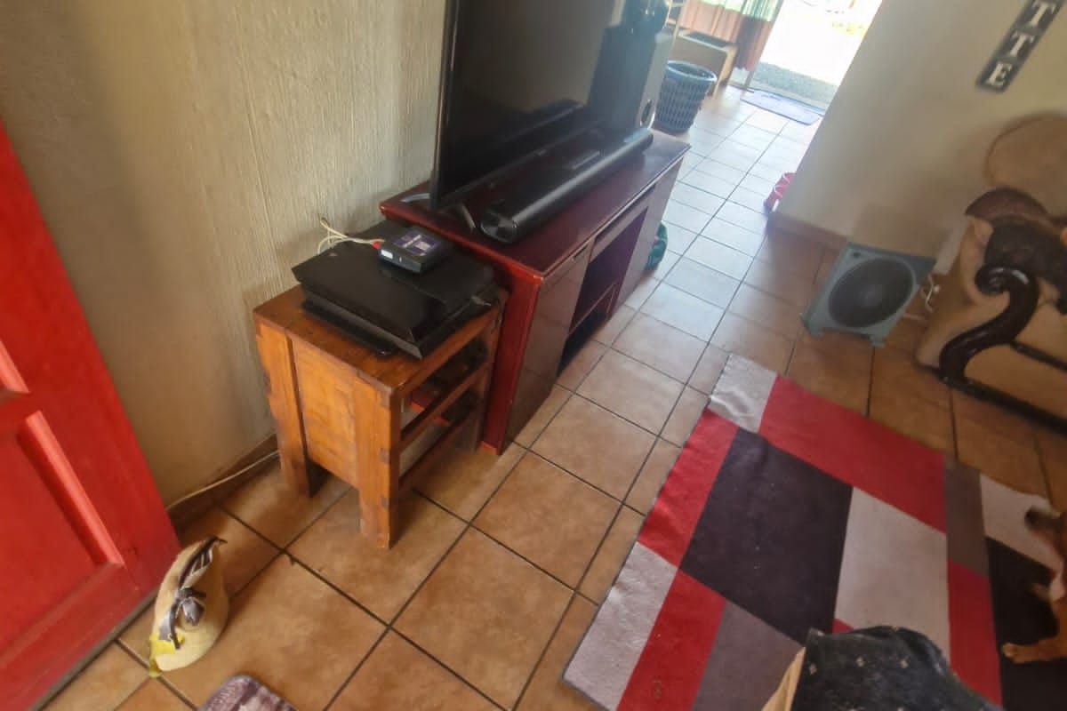 Townhouse For Sale In Rustenburg - Photo 4