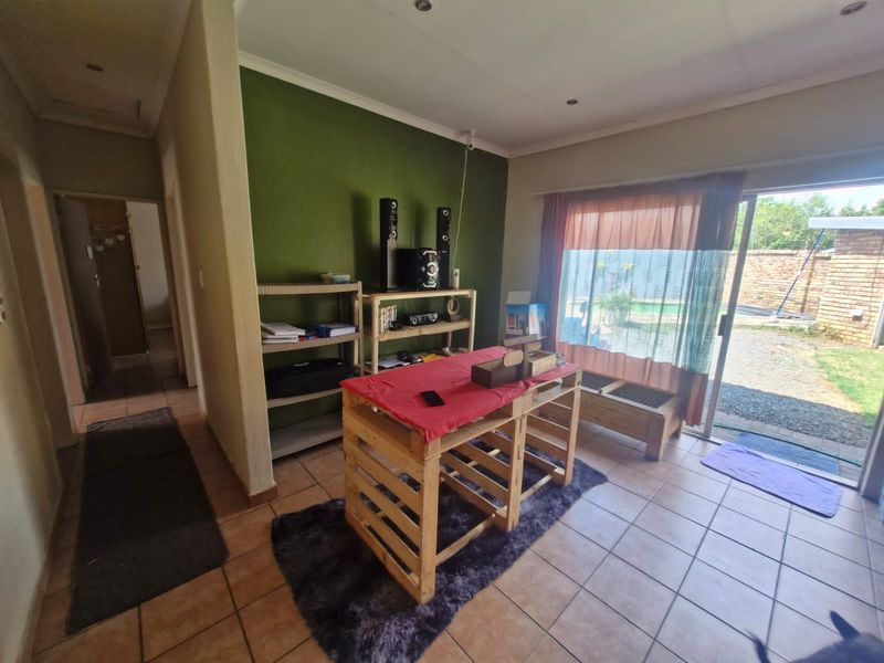 Townhouse For Sale In Rustenburg - Photo 5
