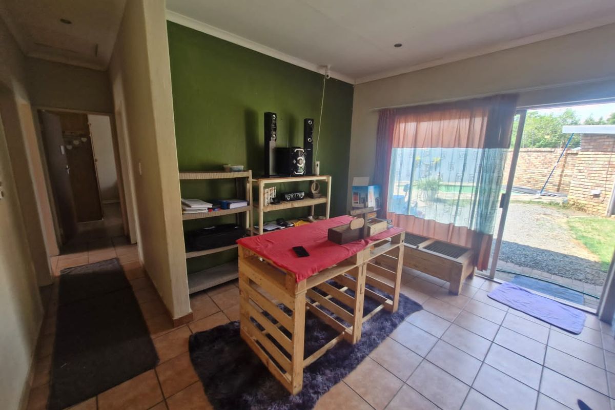 Townhouse For Sale In Rustenburg - Photo 5