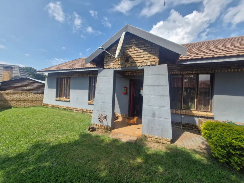 Townhouse For Sale In Rustenburg - Photo 3