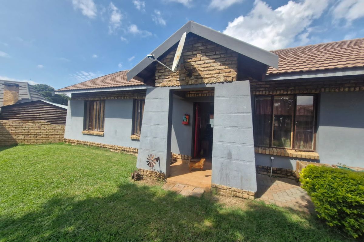 Townhouse For Sale In Rustenburg - Photo 3