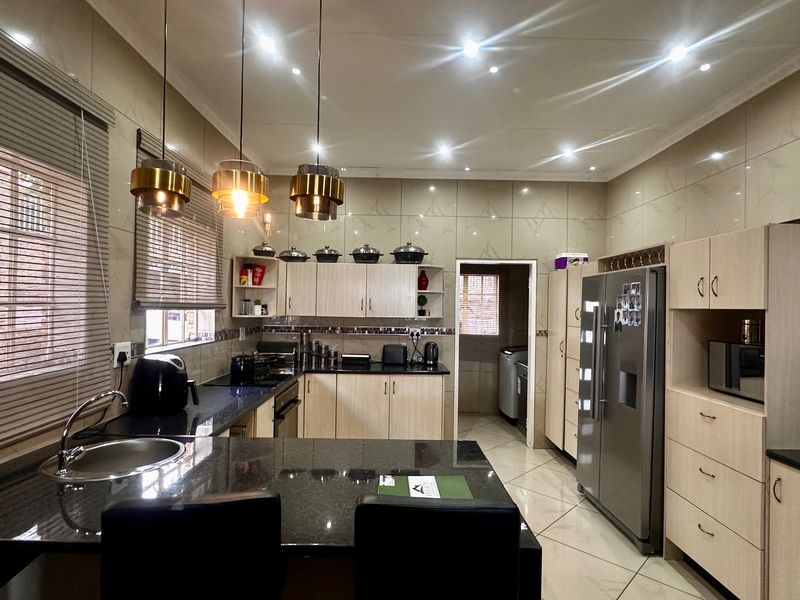 Family home in Safari Gardens - Photo 4