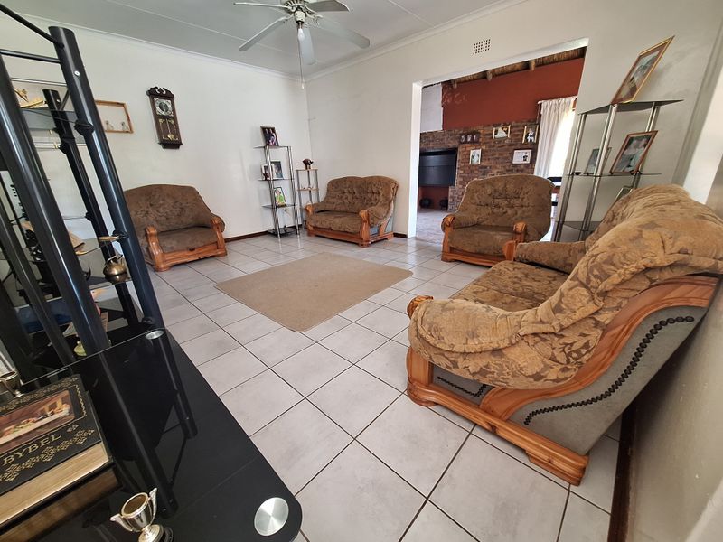 Family Home in Mooinooi - Photo 9