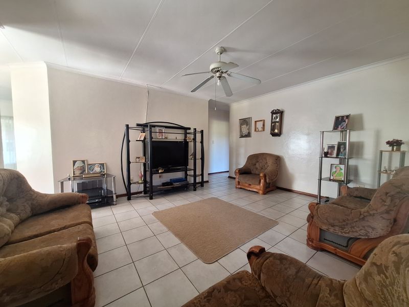 Family Home in Mooinooi - Photo 5