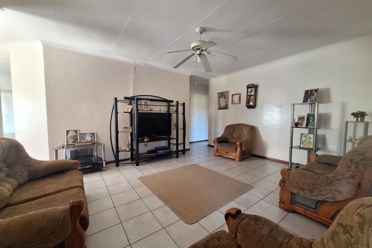 Family Home in Mooinooi - Photo 5