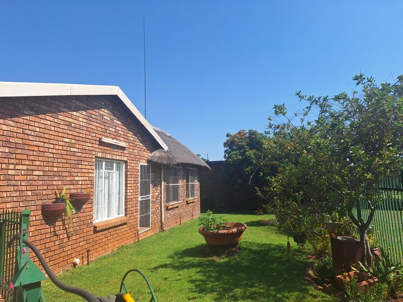 Family Home in Mooinooi - Photo 2