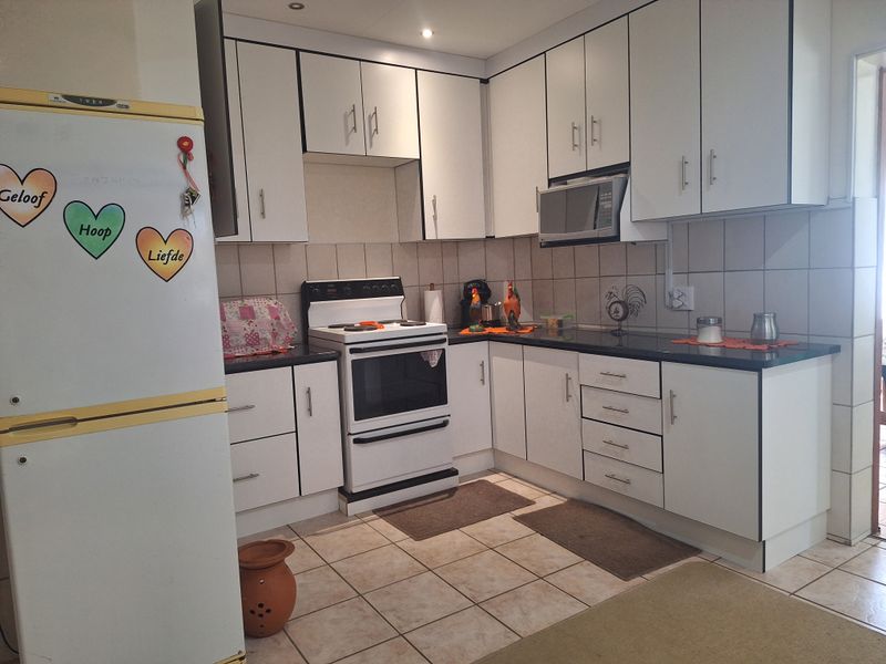 Family Home in Mooinooi - Photo 3