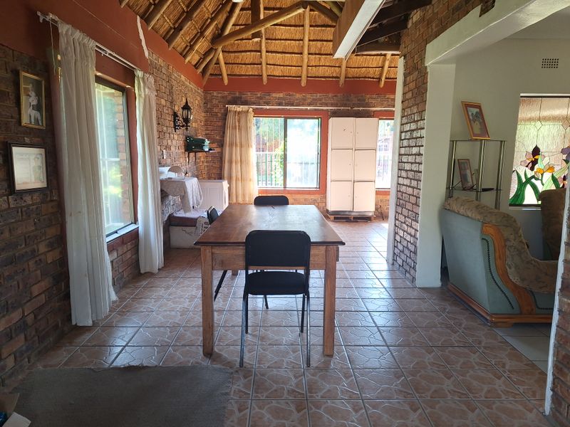 Family Home in Mooinooi - Photo 4