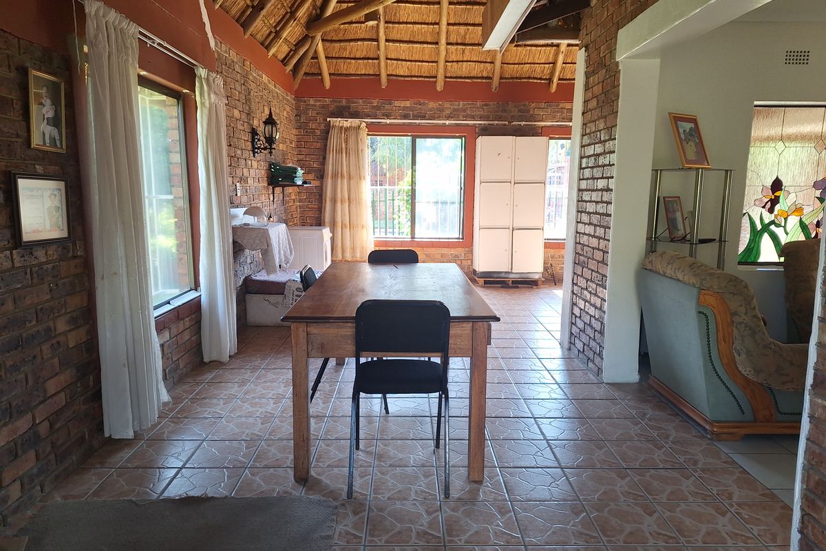 Family Home in Mooinooi - Photo 4