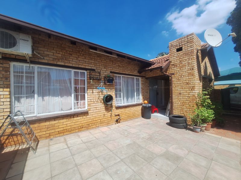 Townhouse For Sale In Rustenburg - Photo 1