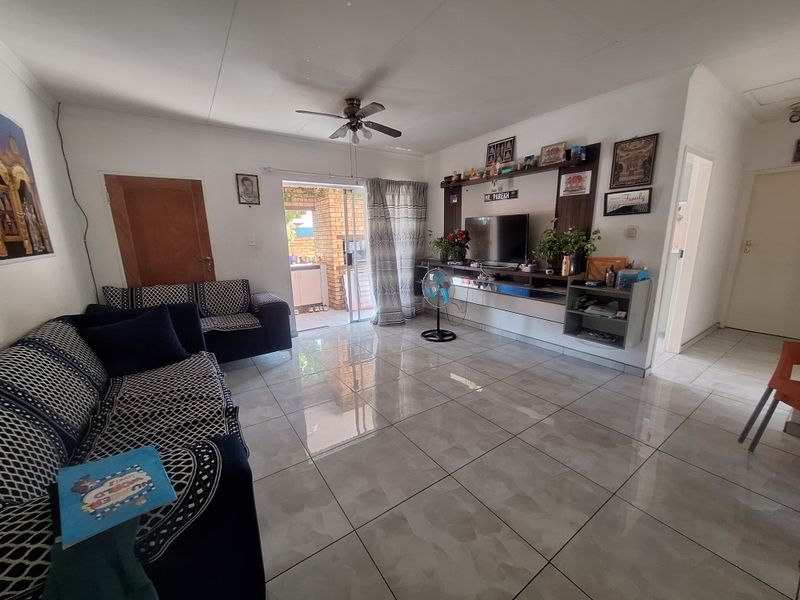 Townhouse For Sale In Rustenburg - Photo 4