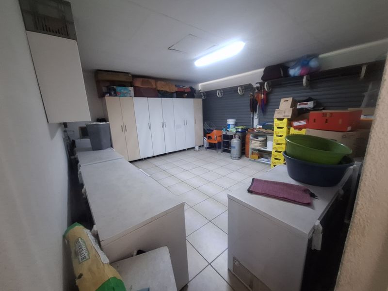 Townhouse For Sale In Rustenburg - Photo 10