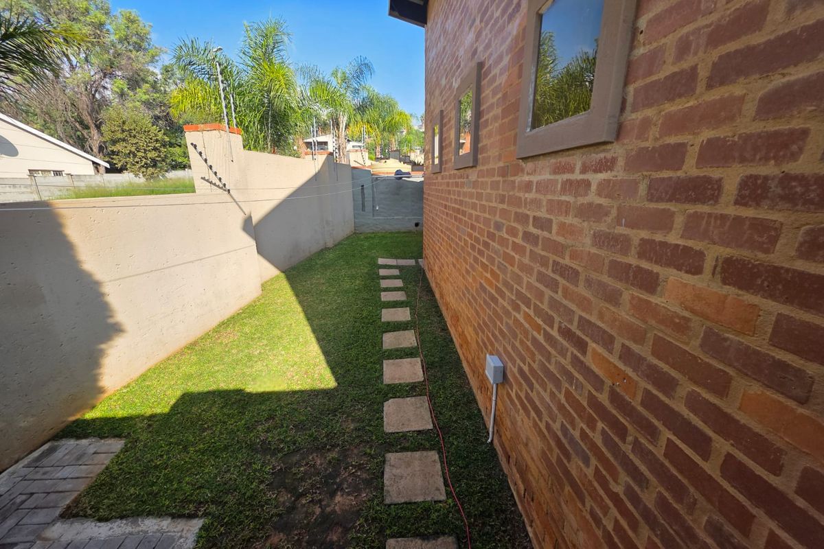 Townhouse For Sale In Rustenburg - Photo 3