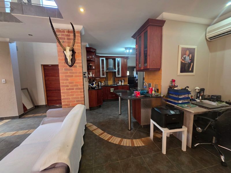 Townhouse For Sale In Rustenburg - Photo 9