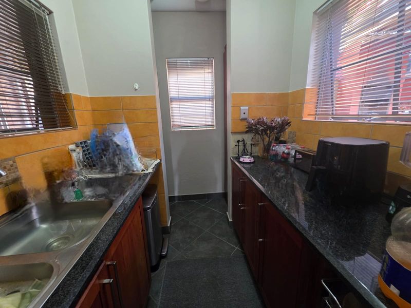 Townhouse For Sale In Rustenburg - Photo 7