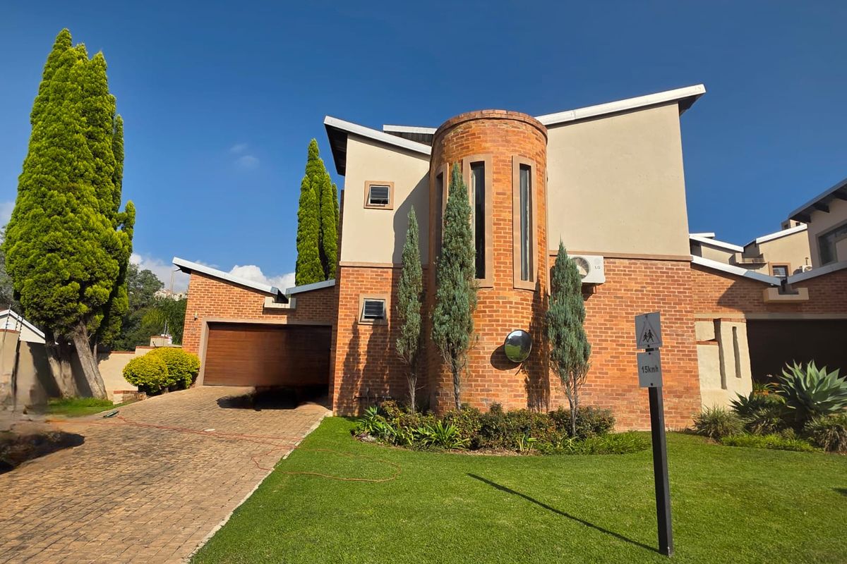 Townhouse For Sale In Rustenburg - Photo 2