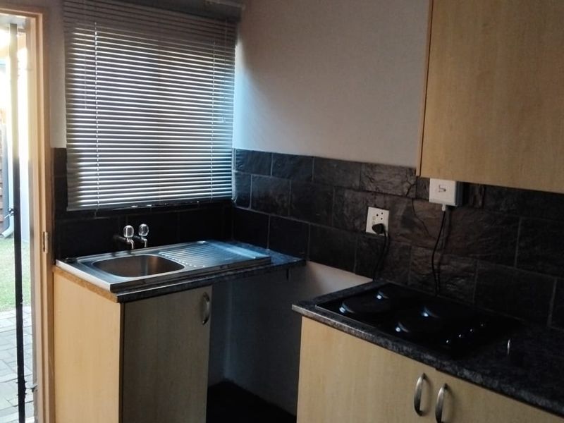 Flat Rental Monthly In Rustenburg - Photo 5