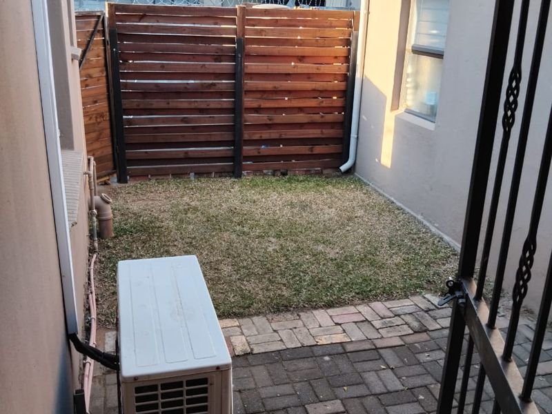 Flat Rental Monthly In Rustenburg - Photo 2