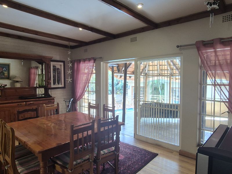 Solar - Powered 4 Bedroom Family Home with Flatlet, Entertainment Area and Pool - Photo 4