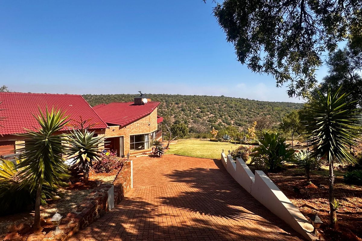 House For Sale In Swartruggens - Photo 2