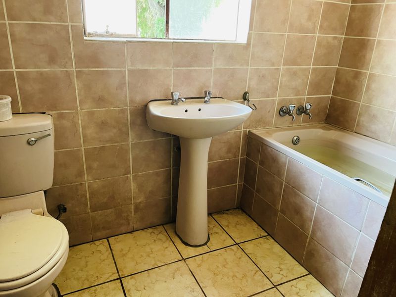 Priced to go - Photo 10