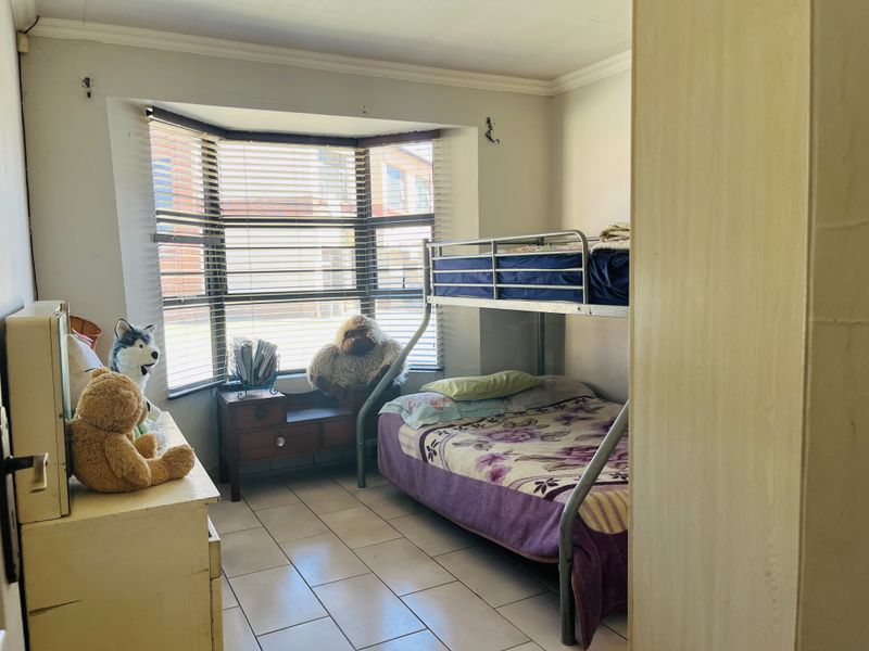 Charming 2-Bedroom Simplex with Modern Comforts and Private Outdoor Space - Photo 7