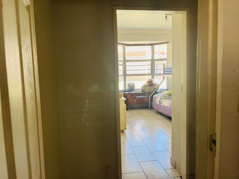 Charming 2-Bedroom Simplex with Modern Comforts and Private Outdoor Space - Photo 9