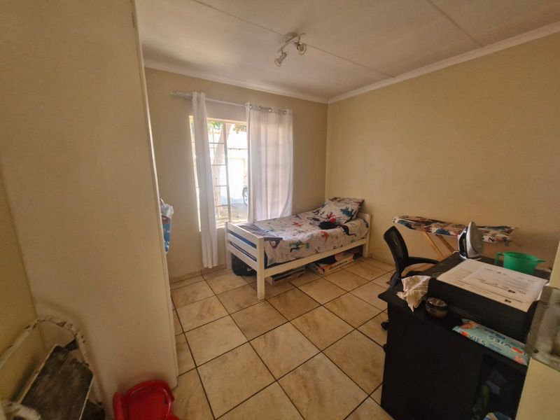 Townhouse Rental Monthly In Rustenburg - Photo 9