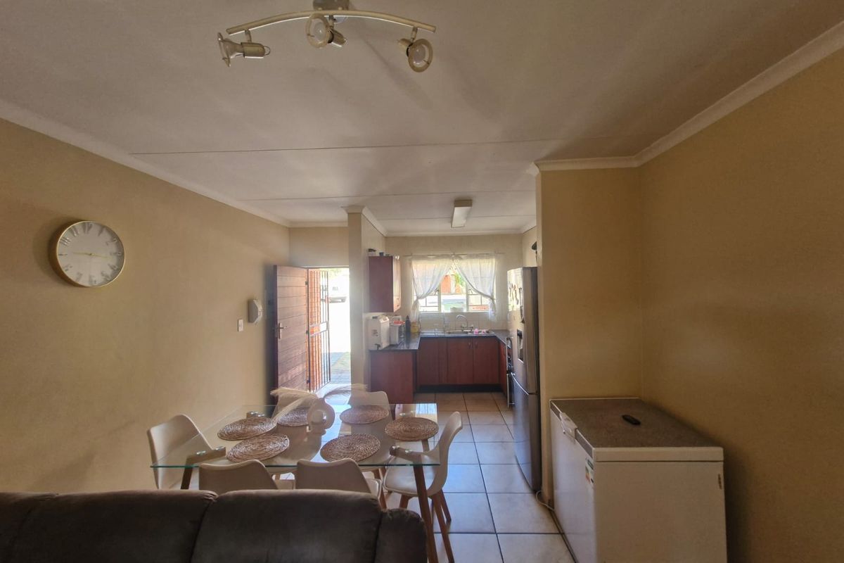 Townhouse Rental Monthly In Rustenburg - Photo 3
