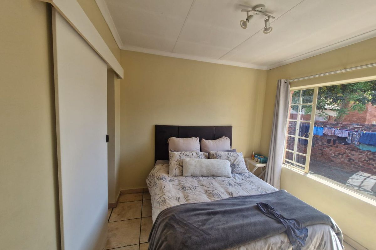 Townhouse Rental Monthly In Rustenburg - Photo 5