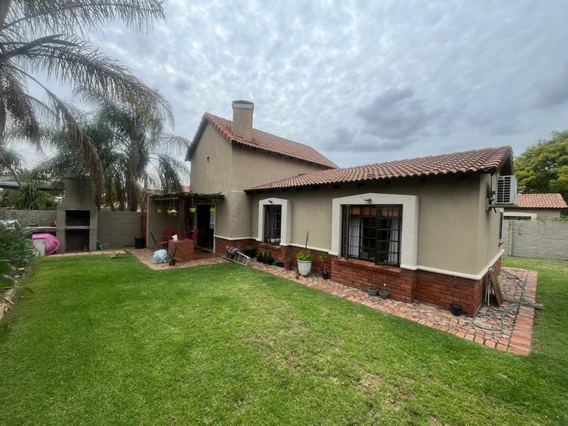 Charming 2-bedroom home in Waterfall East - Photo 3