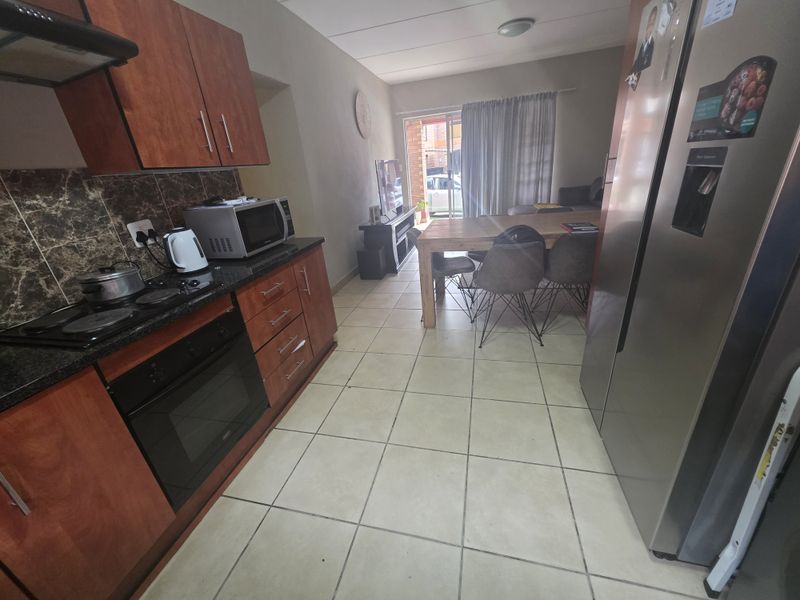 Townhouse For Sale In Rustenburg - Photo 7