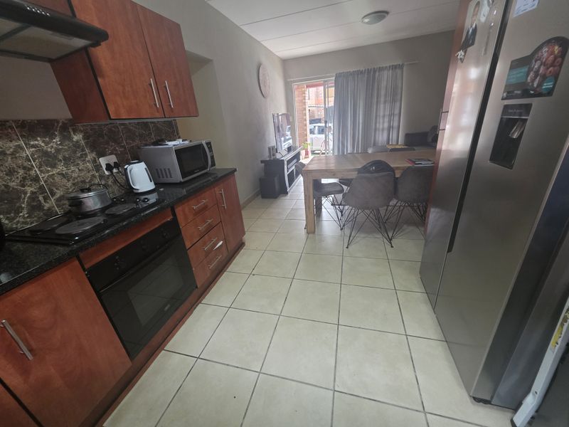 Townhouse For Sale In Rustenburg - Photo 6